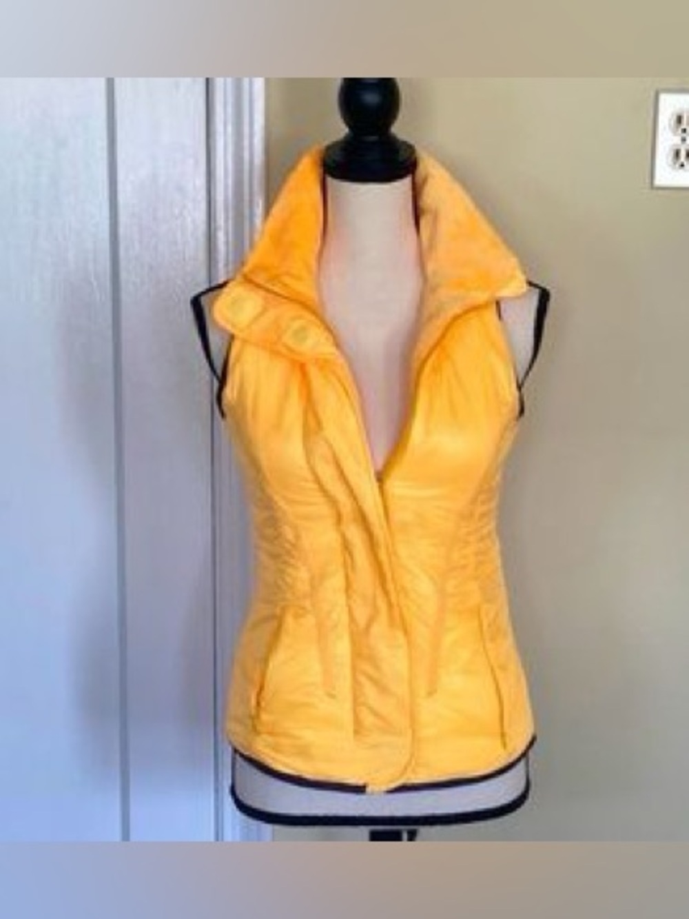 Lululemon Glacier Vest Butter Cup Yellow Insulated Fleece 8 Medium